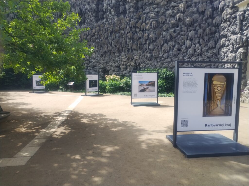 Pronájem venkovních výstavních panelů – Praha, Valdštejnská zahrada